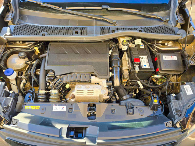 Peugeot 2008 1.2 PureTech Automatic - автомобили, коли, обяви за нови и употребявани 15