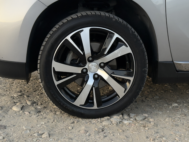 Peugeot 2008 1.6 BlueHD (120 кс) start&stop STT - автомобили, коли, обяви за нови и употребявани 16