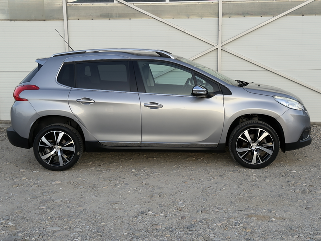 Peugeot 2008 1.6 BlueHD (120 кс) start&stop STT - автомобили, коли, обяви за нови и употребявани 2