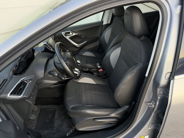 Peugeot 2008 1.6 BlueHD (120 кс) start&stop STT - автомобили, коли, обяви за нови и употребявани 8