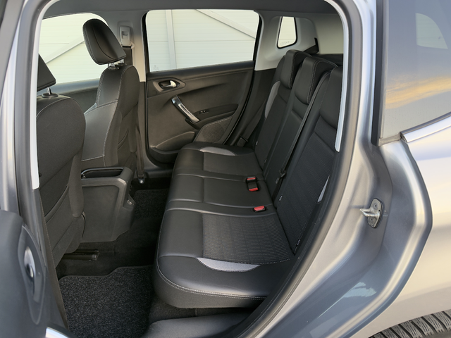 Peugeot 2008 1.6 BlueHD (120 кс) start&stop STT - автомобили, коли, обяви за нови и употребявани 9
