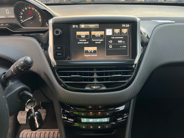 Peugeot 2008 1.2i-82к.с. PureTech EURO6B/ FACELIFT/ Парктроник - автомобили, коли, обяви за нови и употребявани 15