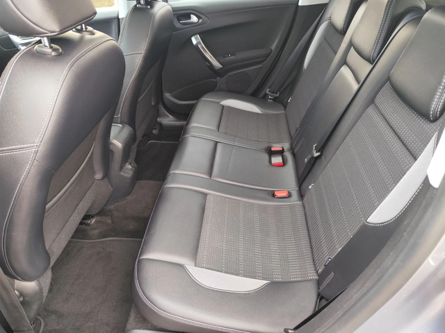 Peugeot 2008 1.6e-HDi Allure92к.с - автомобили, коли, обяви за нови и употребявани 10