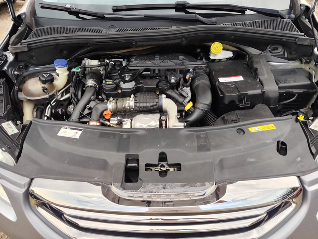 Peugeot 2008 1.6e-HDi Allure92к.с - автомобили, коли, обяви за нови и употребявани 16