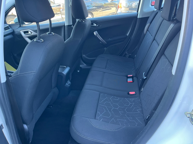 Peugeot 2008 1.6hdi - автомобили, коли, обяви за нови и употребявани 12