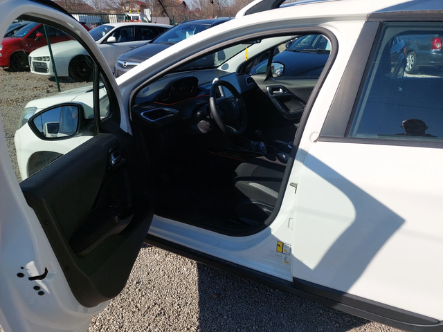 Peugeot 2008 1.2 - автомобили, коли, обяви за нови и употребявани 11