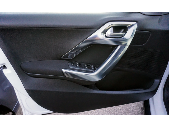 Peugeot 2008 1.2i PURETECH  ALLURE - автомобили, коли, обяви за нови и употребявани 4