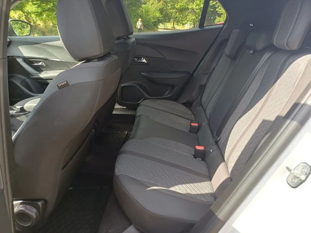 Peugeot 2008 1.2 HYBRID ALLURE - автомобили, коли, обяви за нови и употребявани 10