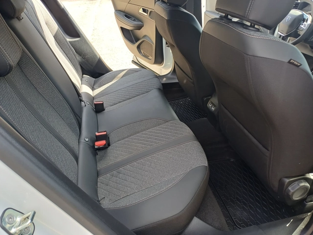 Peugeot 2008 1.2 HYBRID ALLURE - автомобили, коли, обяви за нови и употребявани 13