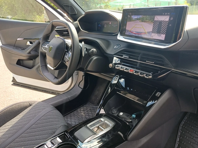 Peugeot 2008 1.2 HYBRID ALLURE - автомобили, коли, обяви за нови и употребявани 15