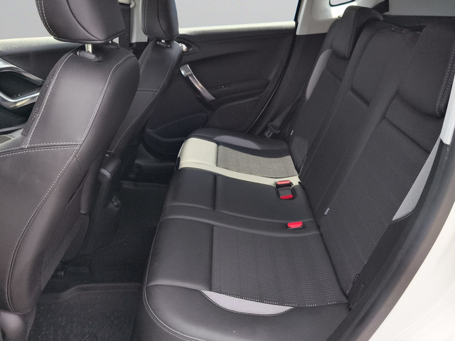 Peugeot 2008 ALLURE 1.6 e-HDI 92 STT ETG6 - автомобили, коли, обяви за нови и употребявани 11