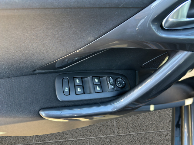 Peugeot 2008 Grip Control - автомобили, коли, обяви за нови и употребявани 3