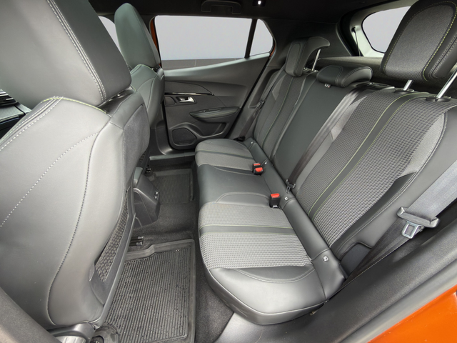 Peugeot 2008 GT 1.2 PureTech 130 EAT8 EURO6 - автомобили, коли, обяви за нови и употребявани 11