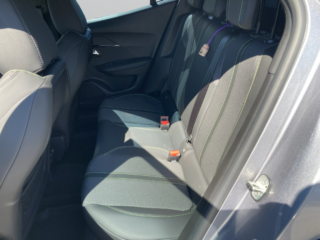 Peugeot 2008 GT 1.2 PureTech 145 HYBRID 48V e-DCS6 EURO 6.4 - автомобили, коли, обяви за нови и употребявани 9