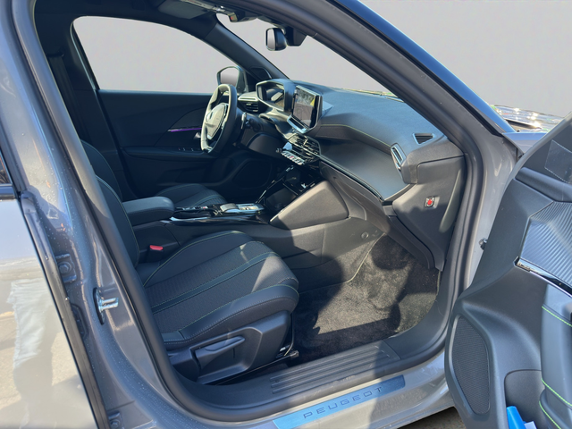 Peugeot 2008 GТ - автомобили, коли, обяви за нови и употребявани 2