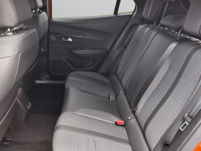 Peugeot 2008 New Line Up ALLURE 1.2 PureTech 130 EAT8 EURO6 - автомобили, коли, обяви за нови и употребявани 11