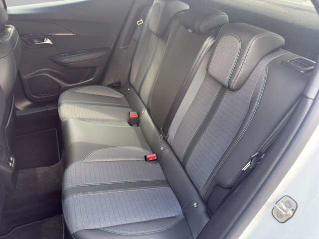Peugeot 2008 New Line Up ALLURE 1,5 BlueHDi 130 EAT8 EURO6 - автомобили, коли, обяви за нови и употребявани 11