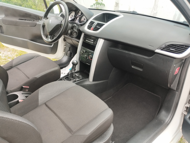 Peugeot 207 1.4i BENZIN - автомобили, коли, обяви за нови и употребявани 12