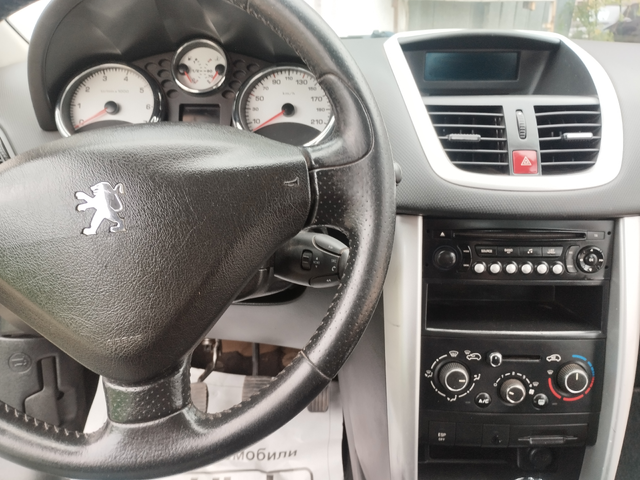 Peugeot 207 1.4i BENZIN - автомобили, коли, обяви за нови и употребявани 9