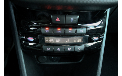 Peugeot 208 1.2i/e-THP/KAMERA/TOP - автомобили, коли, обяви за нови и употребявани 13