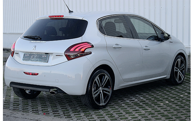 peugeot-208-1-2i-e-thp-kamera-top - 5