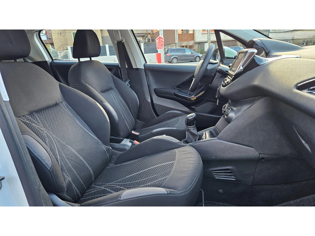 Peugeot 208 1.4 Hdi Klima/Navig - автомобили, коли, обяви за нови и употребявани 12