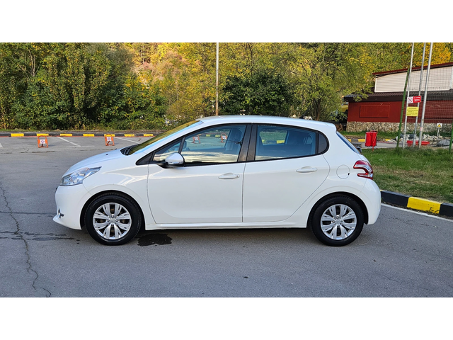 Peugeot 208 1.4 Hdi Klima/Navig - автомобили, коли, обяви за нови и употребявани 1