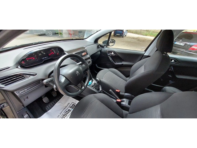 Peugeot 208 1.2 vti 115000km - автомобили, коли, обяви за нови и употребявани 13