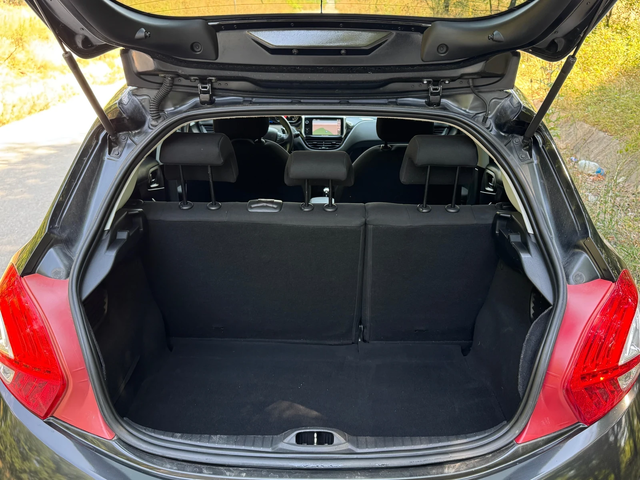 Peugeot 208 1.4HDI /70кс АВТОМАТ - автомобили, коли, обяви за нови и употребявани 12