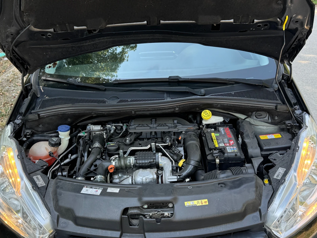 Peugeot 208 1.4HDI /70кс АВТОМАТ - автомобили, коли, обяви за нови и употребявани 13