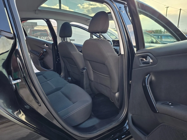 Peugeot 208 81774км 1.2I-110к.с EURO 6B-НАВИГАЦИЯ-ШВЕЙЦАРИЯ - автомобили, коли, обяви за нови и употребявани 14