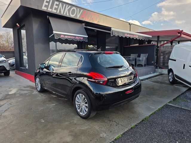 Peugeot 208 81774км 1.2I-110к.с EURO 6B-НАВИГАЦИЯ-ШВЕЙЦАРИЯ - автомобили, коли, обяви за нови и употребявани 3
