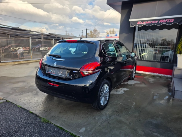 Peugeot 208 81774км 1.2I-110к.с EURO 6B-НАВИГАЦИЯ-ШВЕЙЦАРИЯ - автомобили, коли, обяви за нови и употребявани 5
