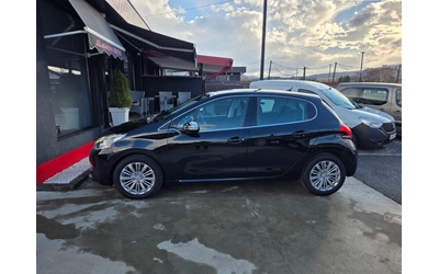 Peugeot 208 81774км 1.2I-110к.с EURO 6B-НАВИГАЦИЯ-ШВЕЙЦАРИЯ - автомобили, коли, обяви за нови и употребявани 6