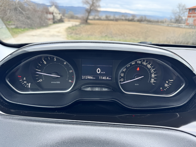 Peugeot 208 ЛИЗИНГ - автомобили, коли, обяви за нови и употребявани 8