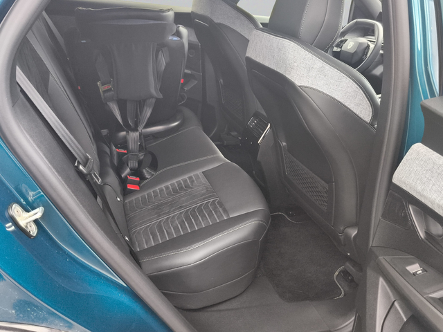 Peugeot 3008 GT Electric 157 кВ 210 к.с. - автомобили, коли, обяви за нови и употребявани 11