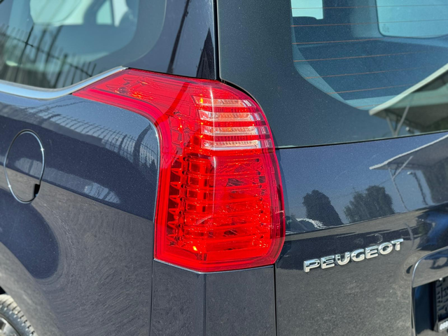 Peugeot 5008 1.6 HDI - автомобили, коли, обяви за нови и употребявани 4