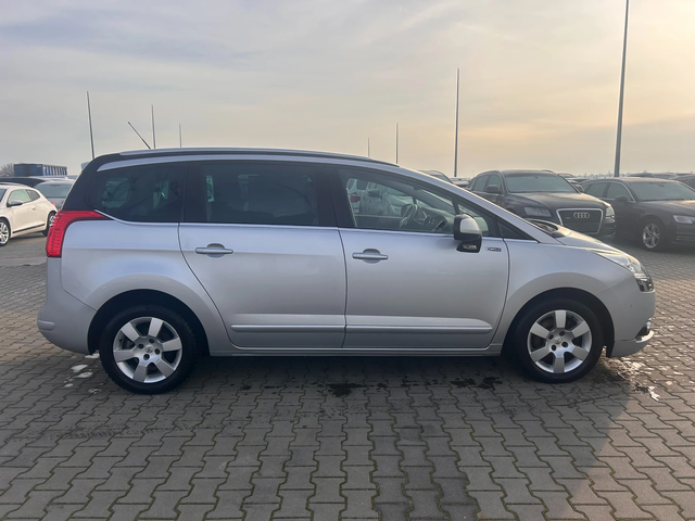 Peugeot 5008 2.0HDI NAVI/PANORAMA 6+ 1 EURO 5 - автомобили, коли, обяви за нови и употребявани 4
