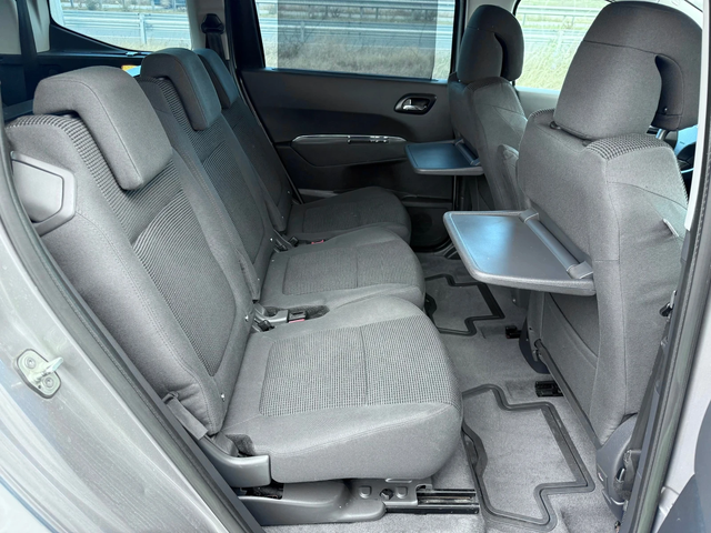 Peugeot 5008 1.6 HDI / FACELIFT / LED / 6+ 1 / NAVI / PARKTRONI - автомобили, коли, обяви за нови и употребявани 13