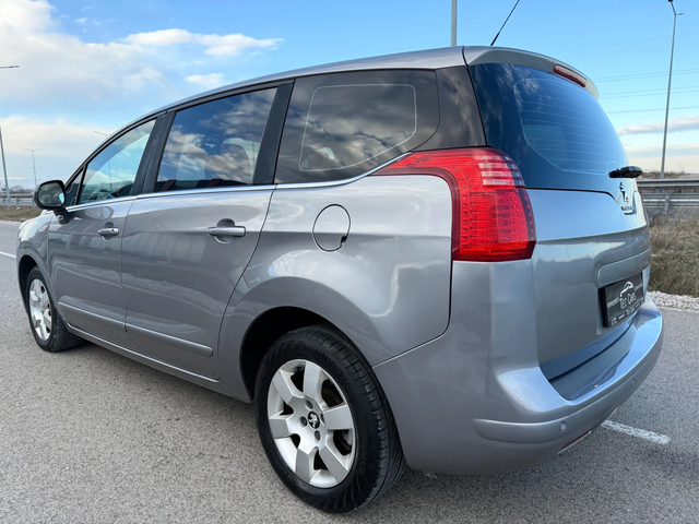 Peugeot 5008 1.6 HDI / FACELIFT / LED / 6+ 1 / NAVI / PARKTRONI - автомобили, коли, обяви за нови и употребявани 4