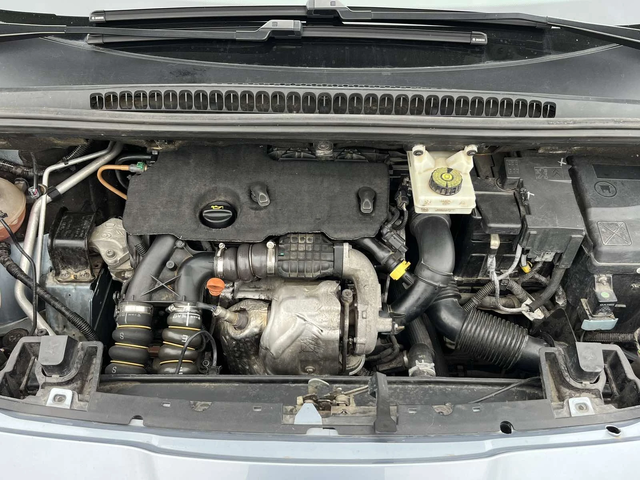 Peugeot 5008 1.6HDI 112кс EURO 5 ПЕРФЕКТНО ВНОС ИТАЛИЯ - автомобили, коли, обяви за нови и употребявани 15