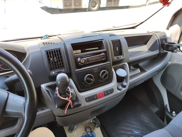Peugeot Boxer 2.2HDI - автомобили, коли, обяви за нови и употребявани 13