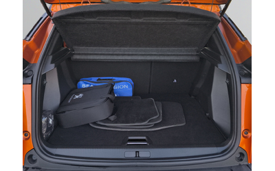 peugeot-e-2008-new-line-up-gt-electric-100-kv-136-k-s - 1