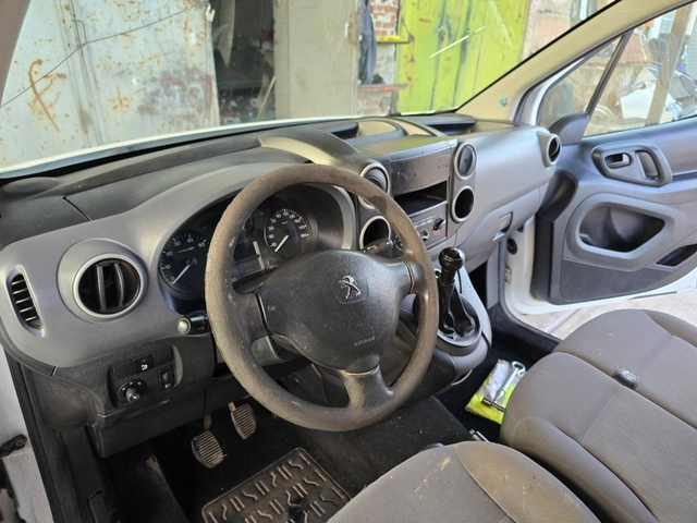 Peugeot Partner 1.6HDI - автомобили, коли, обяви за нови и употребявани 7