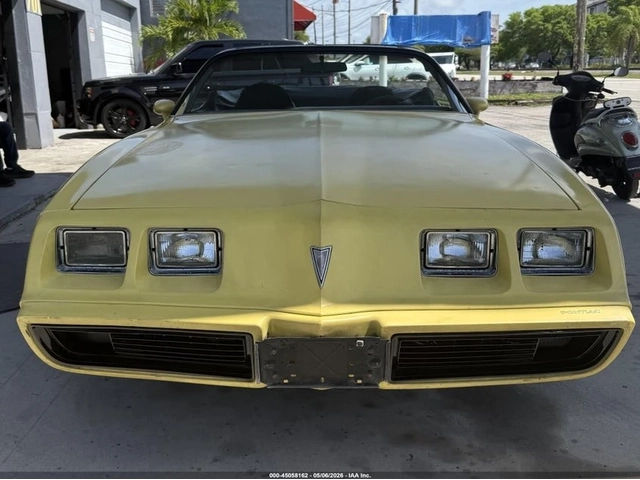 Pontiac Firebird - автомобили, коли, обяви за нови и употребявани 1