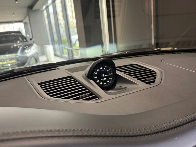 Porsche 911 Carrera 4 GTS - автомобили, коли, обяви за нови и употребявани 11