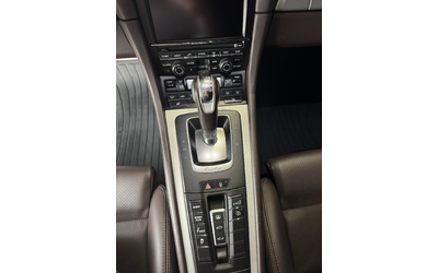 Porsche 911 Turbo S - автомобили, коли, обяви за нови и употребявани 10