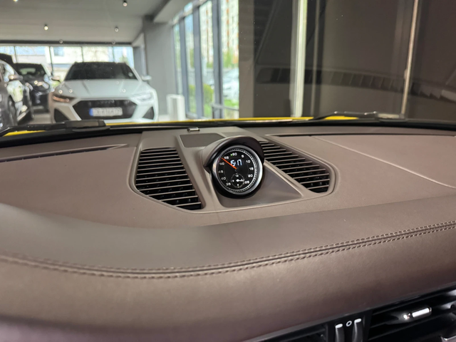 Porsche 911 Turbo S - автомобили, коли, обяви за нови и употребявани 12