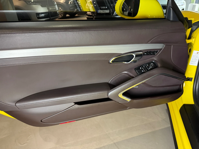 Porsche 911 Turbo S - автомобили, коли, обяви за нови и употребявани 7