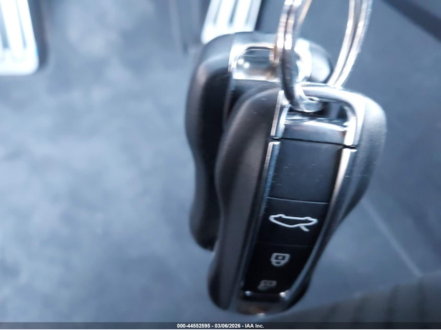 Porsche 911 3.0L H-6 DI, DOHC, VVT, TURBO, 388HP Rear Wheel Drive - автомобили, коли, обяви за нови и употребявани 10